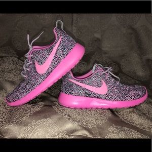 Women’s Nike Roche running shoes size 7